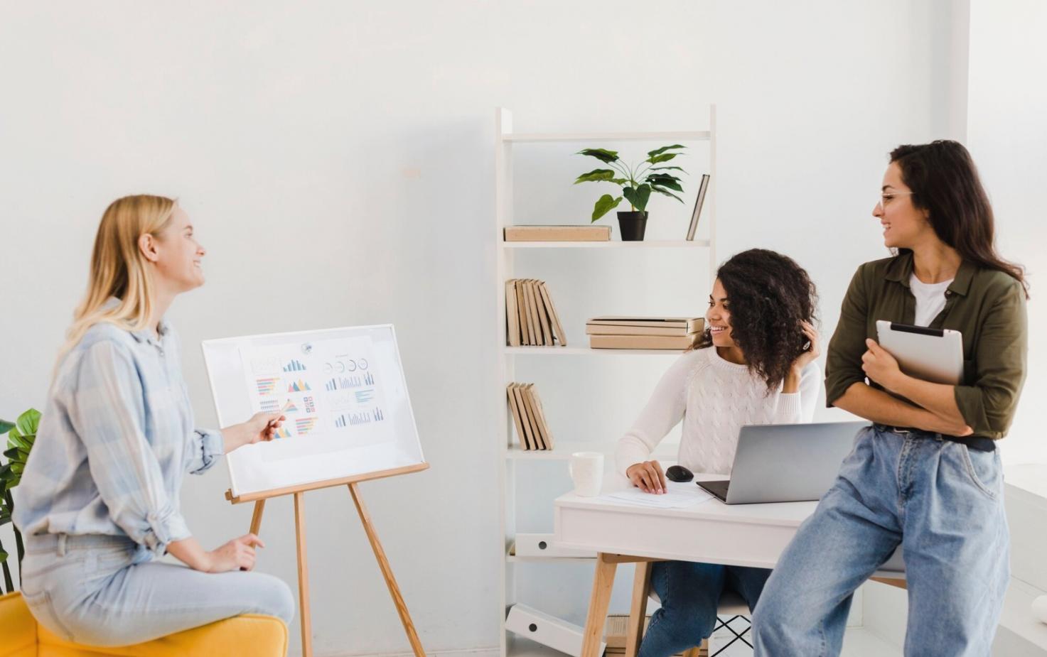 Étudiants apprenant la gestion financière